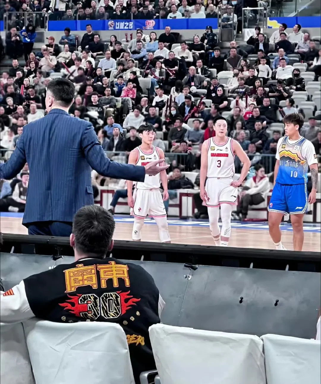 最后时刻体能课后，广东宏远伤情更新备战亚洲杯，气氛紧张，临场指挥获称赞的简单介绍-球速网页版