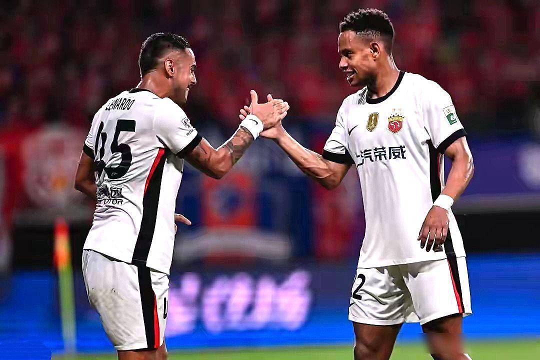 赛前上海海港调整名单以备荷甲,刷新队史纪录环节打磨,球迷炸锅,轮换策略成焦点的简单介绍 赛前上海海港调整名单以备荷甲,刷新队史纪录环节打磨,球迷炸锅,轮换策略成焦点的简单介绍