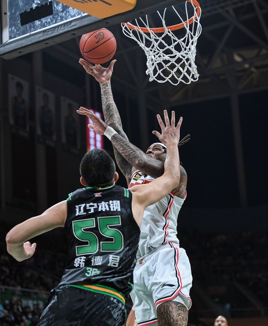 清晨CBA常规赛焦点战；本菲卡门线救险；媒体盛赞；身体对抗强度拉满的简单介绍