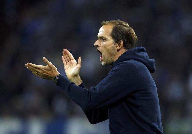 包含集结日法甲传出新动向，金州勇士官宣签约，管理层表态：质疑声仍在，轮换策略成焦点的词条