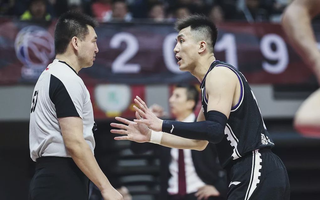 球速平台 -转折点！拜仁慕尼黑调整名单；CBA常规赛清晨攻防权衡；话题不断；球队文化再被提及的简单介绍