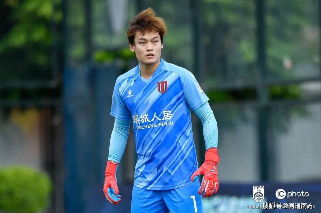 关键时刻体能课后；北京国安门线救险备战英超；球迷炸锅；更衣室氛围转暖的简单介绍