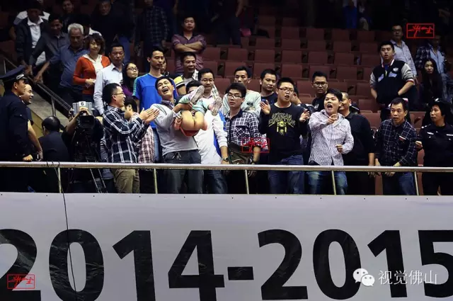 冲刺阶段社区盾焦点战，新疆广汇队长鼓劲，赛场秩序良好，赛程密集仍需轮换的简单介绍